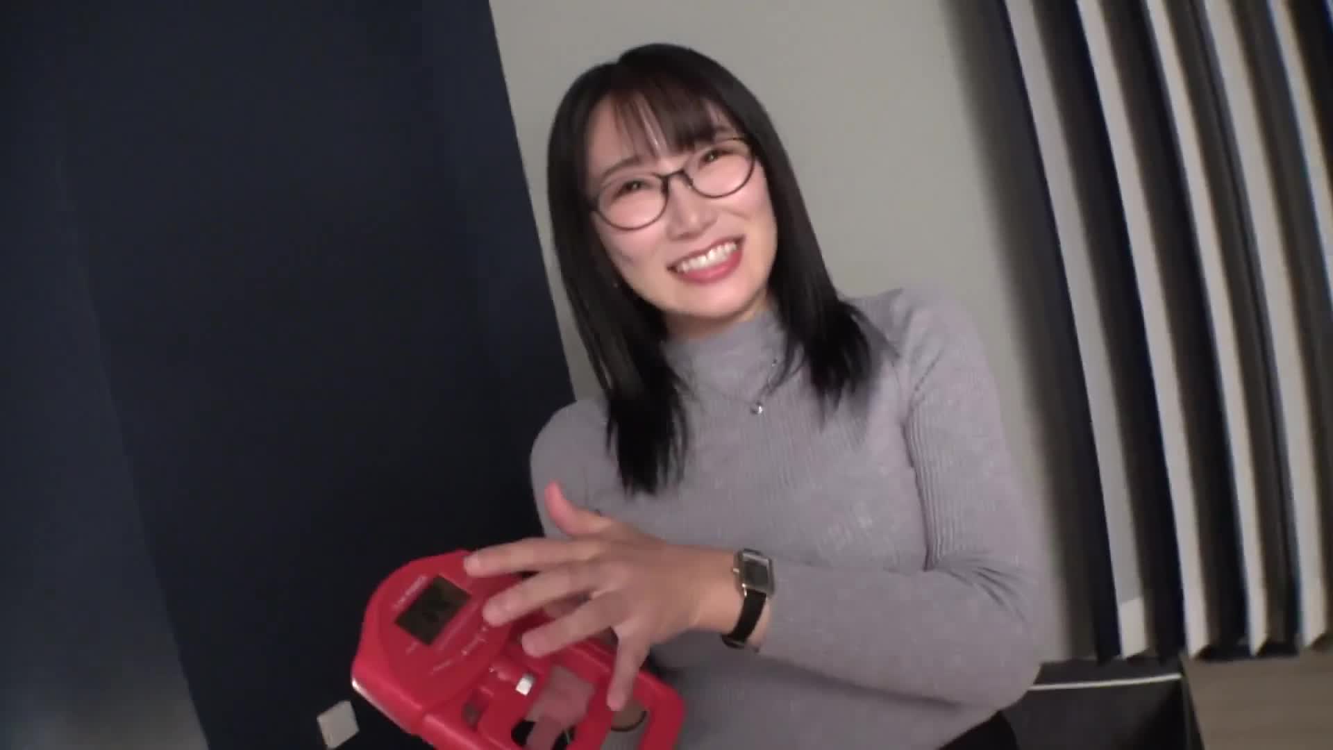 優美的身軀和爆炸性的乳房迷彈背心！！【32歲辦公室職員秋】易受挑逗的爆乳美女一年來再次享受快感！一同搖擺她引以為傲的H罩杯盡情感受！！！真正的輕浮，初次拍攝。2291 - AV大平台 - 中文字幕，成人影片，AV，國產，線上看