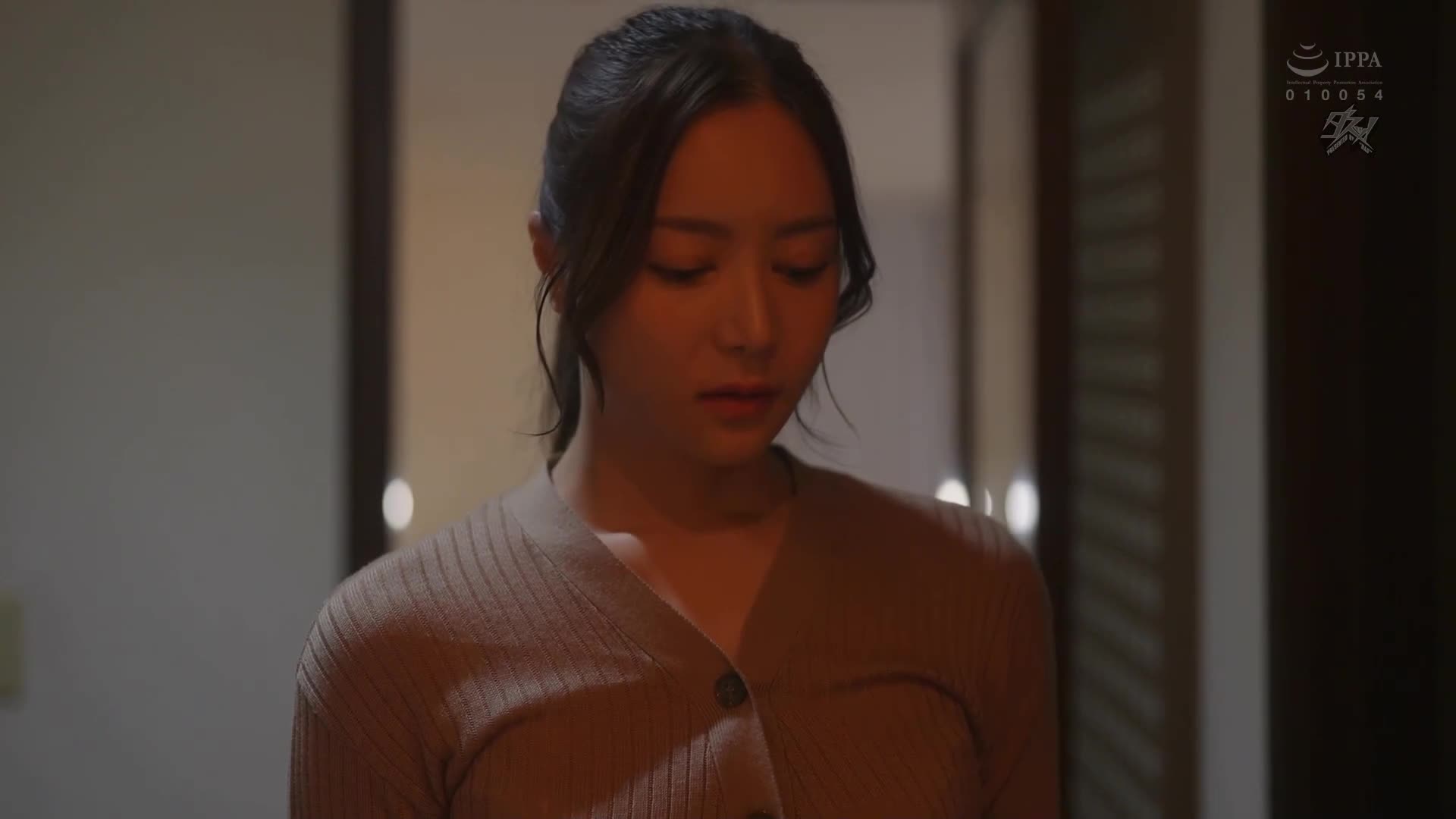 [AI解碼版]陷入陰影的野豬女。下流惡劣上司的美麗妻暗中在酒吧工作，報復的復仇指名。就用她的身體給我享樂吧。 白峰美羽 - AV大平台 - 中文字幕，成人影片，AV，國產，線上看
