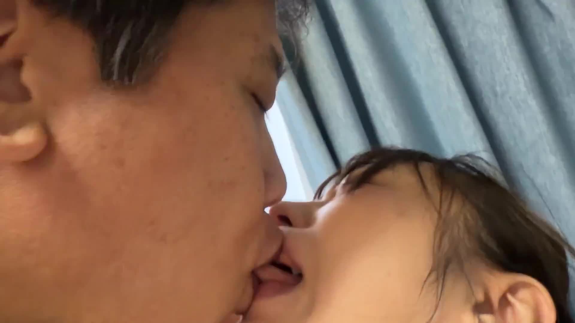 從她初潮那天起…女兒就遭受父親亂倫關係的反覆侵犯和虐待。悠悠、桃花、柚子 - AV大平台 - 中文字幕，成人影片，AV，國產，線上看