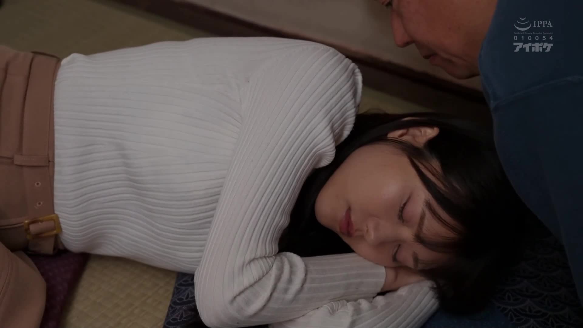 [AI解碼版]弱弱真面目JD和寮長獨處時，被性慾抑制不住的中年男子襲擊，淫穢的表情一直持續到元旦的除夕夜 愛慾繼續舒展 愛才莉亞 - AV大平台 - 中文字幕，成人影片，AV，國產，線上看