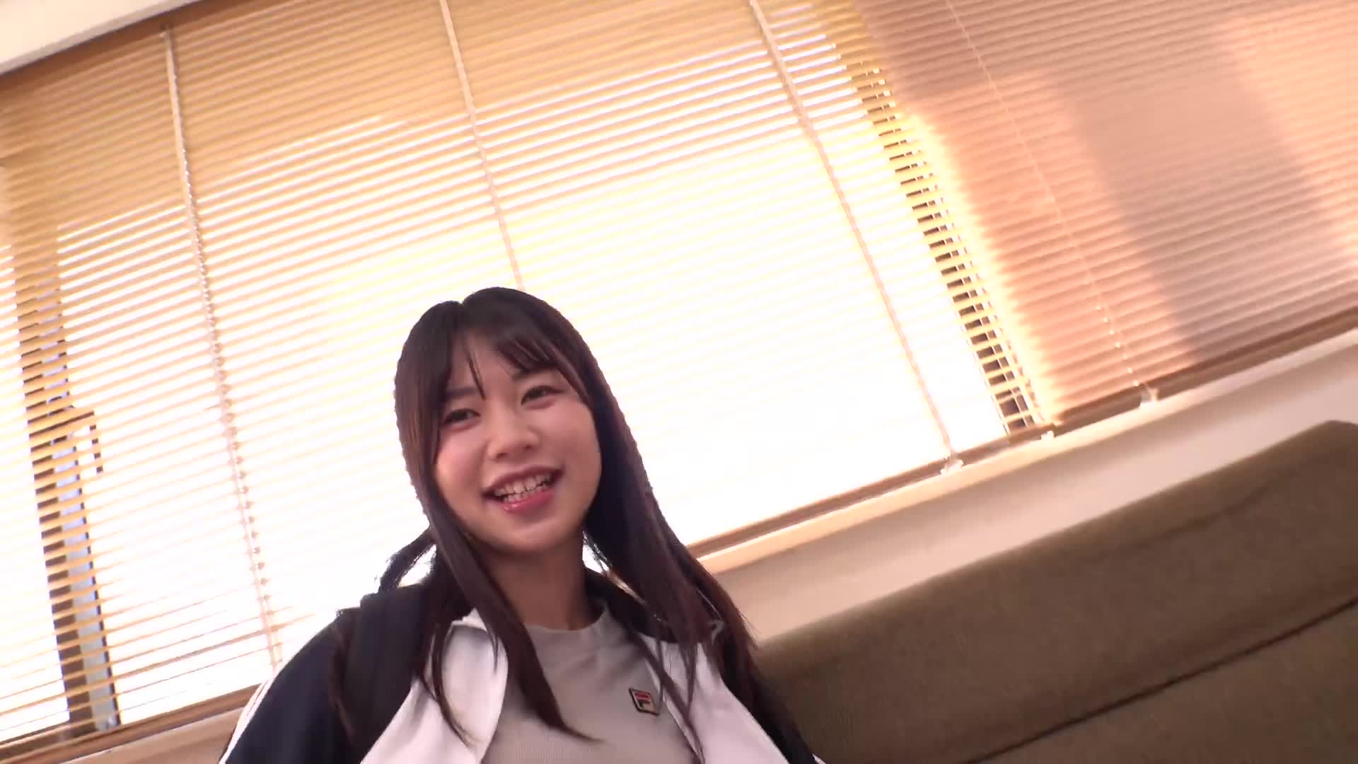運動部所屬的社團結束後全身滿身汗水的素人女子○校生穿著制服挑戰素股！？第一次勃起的大雞雞被擦著羞澀卻濕潤的幼稚的穴穴直接插入，強烈高潮並連續內射SEX！ - AV大平台 - 中文字幕，成人影片，AV，國產，線上看