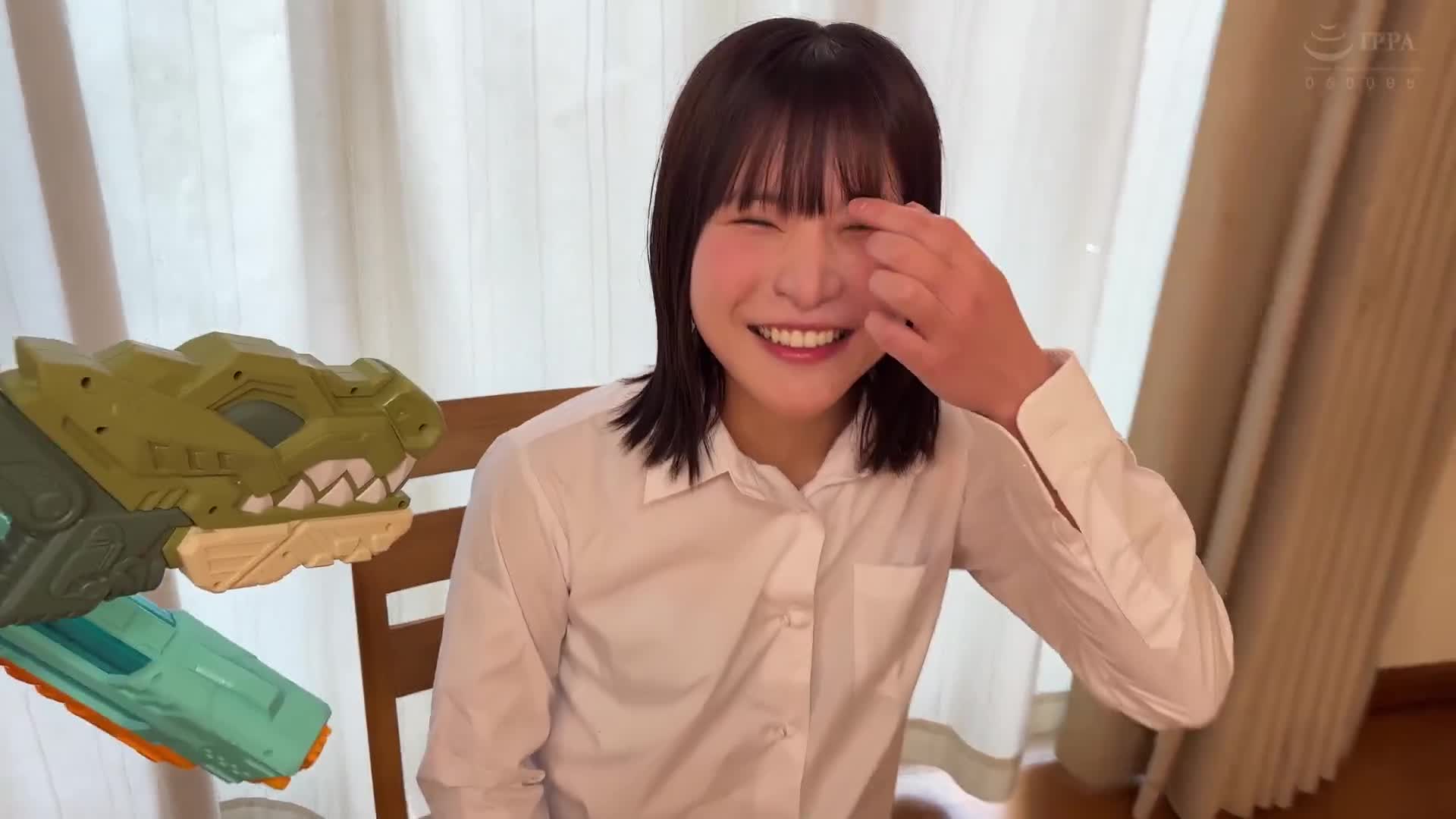 素人女孩穿著無內衣的Y形T恤，用濕透和透明的水槍對決！贏了就可以得到獎金！輸了就立刻脫褲生肏生中出！賭上賭上再賭上穿透奶頭和貼緊陰部w連續生中出讓陰道也變得濕潤噴水祭ww - AV大平台 - 中文字幕，成人影片，AV，國產，線上看