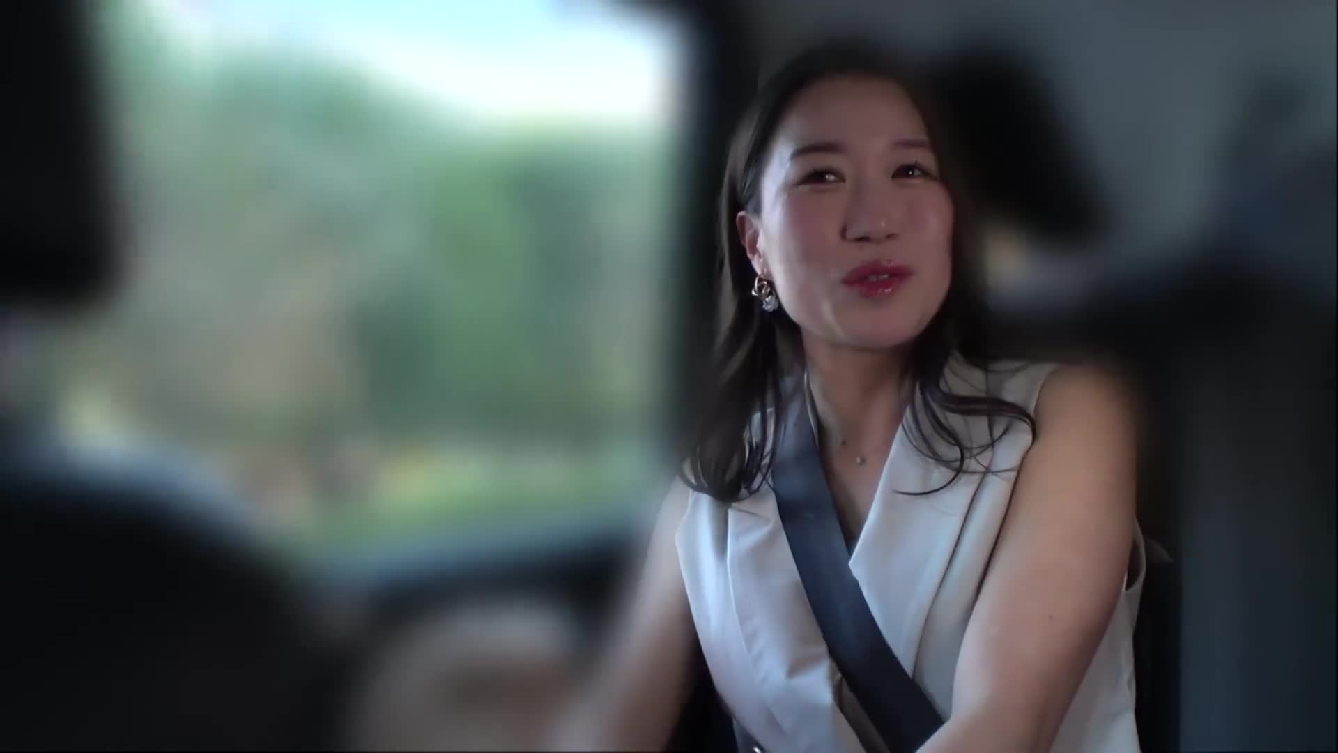 一位擁有藝術般身材的瑜珈教練（31歲）性慾旺盛！按摩槍滿足了她的慾望…她精緻的臀部在精油和卡爾文·克萊恩的塗抹下變得晶瑩剔透，在口交過程中體驗到了驚人的弓形高潮，以及一波又一波的快感… - AV大平台 - 中文字幕，成人影片，AV，國產，線上看