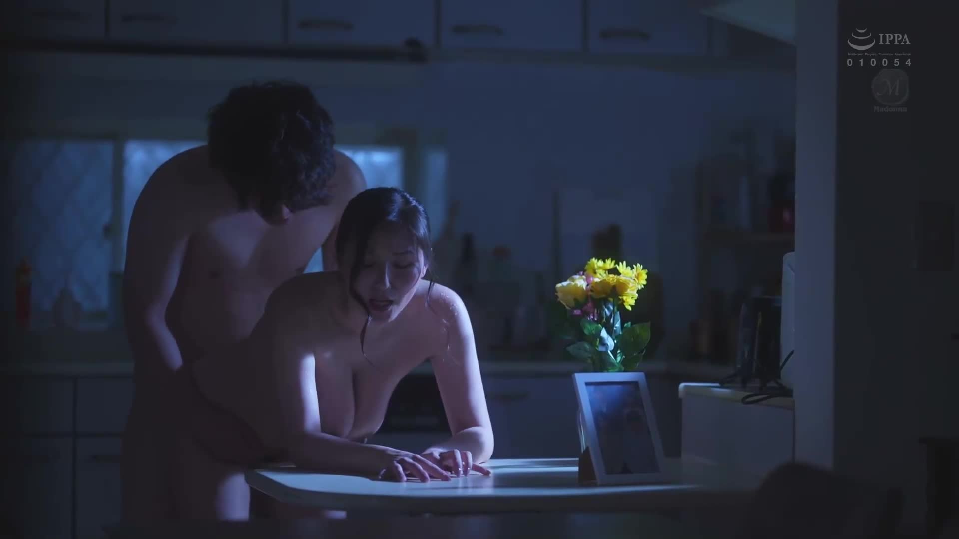 [AI解碼版]「什麼都告訴我吧…？」一個渾身是汗、性慾旺盛的管家，榨乾了我們兄弟倆的精力。椎名由奈 - AV大平台 - 中文字幕，成人影片，AV，國產，線上看