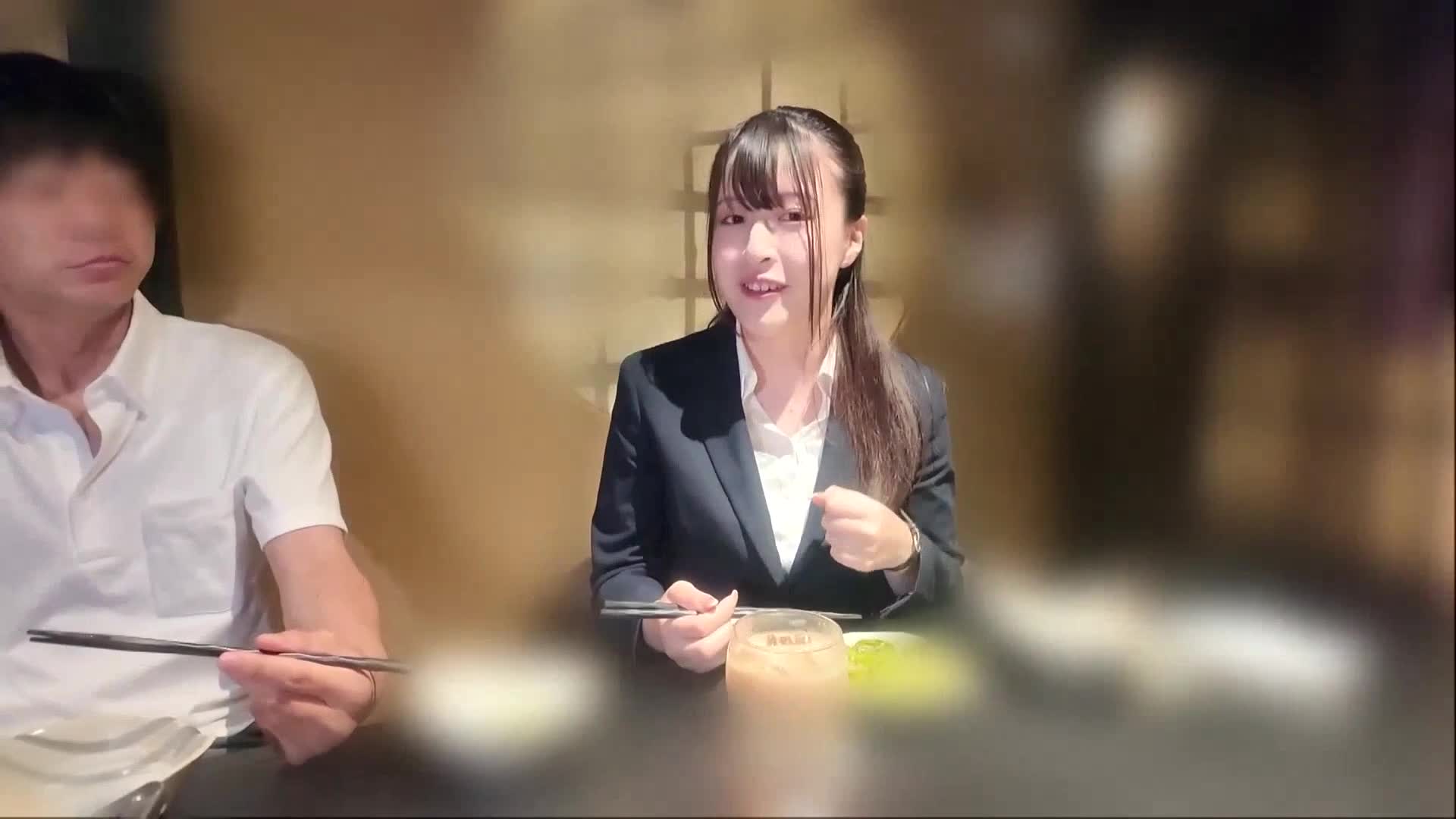 【新人】這樣假設她就是等著被吃掉可以嗎？哈哈，一個幾乎還是處女、胸部豐滿的應屆畢業生，哈哈，她需要體驗很多事情，對吧…？ - AV大平台 - 中文字幕，成人影片，AV，國產，線上看