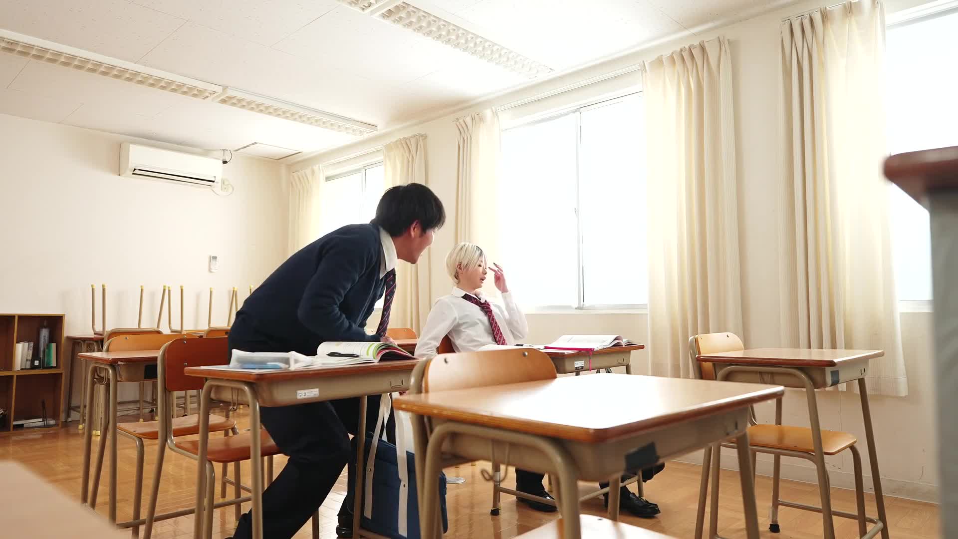 幫助被欺負的我，原來是位美型轉學生松本君，事實上是女孩 松本一香 - AV大平台 - 中文字幕，成人影片，AV，國產，線上看