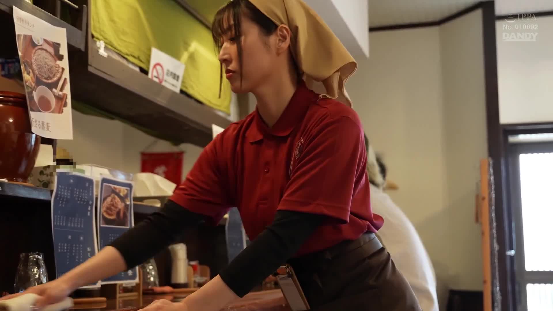 在約會應用遇見的騎乘騷婦阿姨竟是我常去的蕎麥店裡工作的普通主婦。 - AV大平台 - 中文字幕，成人影片，AV，國產，線上看