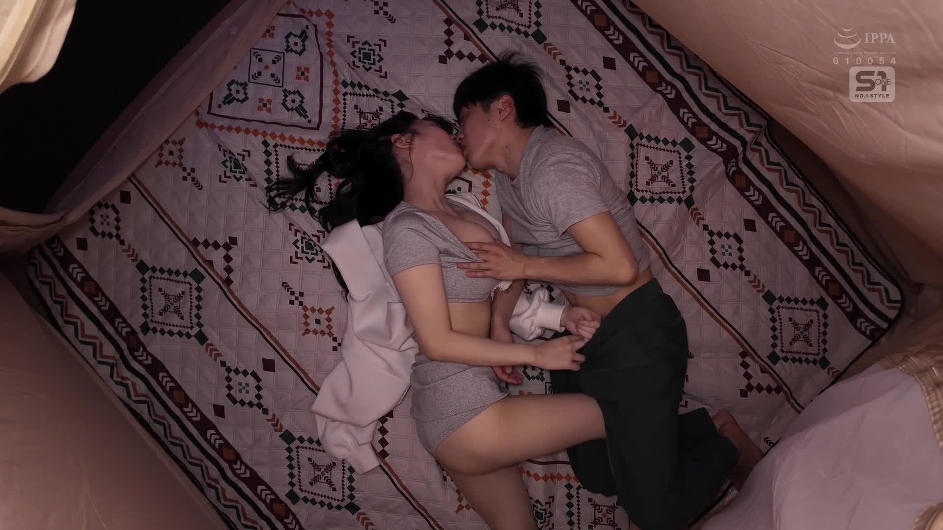 溫柔的偶像紫堂留衣戰第一次的痴女，以濕潤接吻和柔軟的I罩杯作為武器。 - AV大平台 - 中文字幕，成人影片，AV，國產，線上看