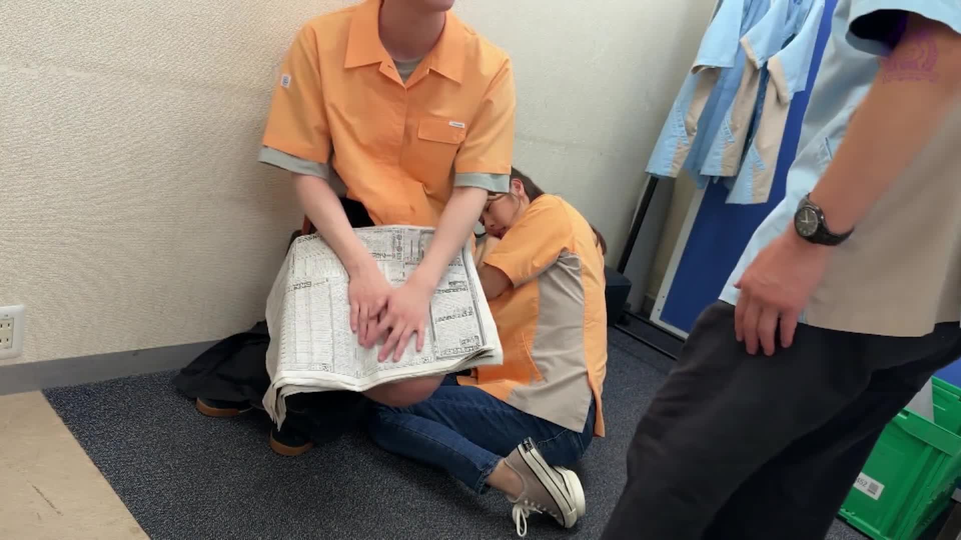 便利店兼職人妻與男性同事在休息室開始的肉魔女洞兼職 水端麻美 - AV大平台 - 中文字幕，成人影片，AV，國產，線上看