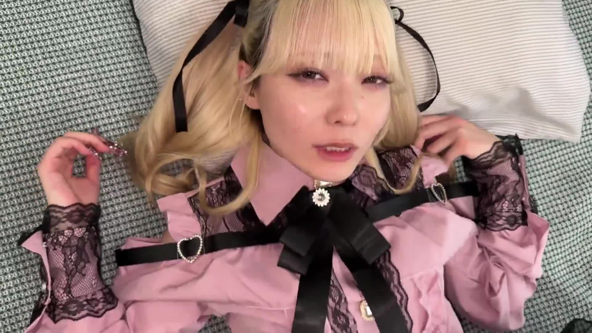 替自拍偷拍帳號女孩日常分享色情圖片，港區系網紅女孩一整天的角色扮演性愛瘋狂拍攝！ - AV大平台 - 中文字幕，成人影片，AV，國產，線上看