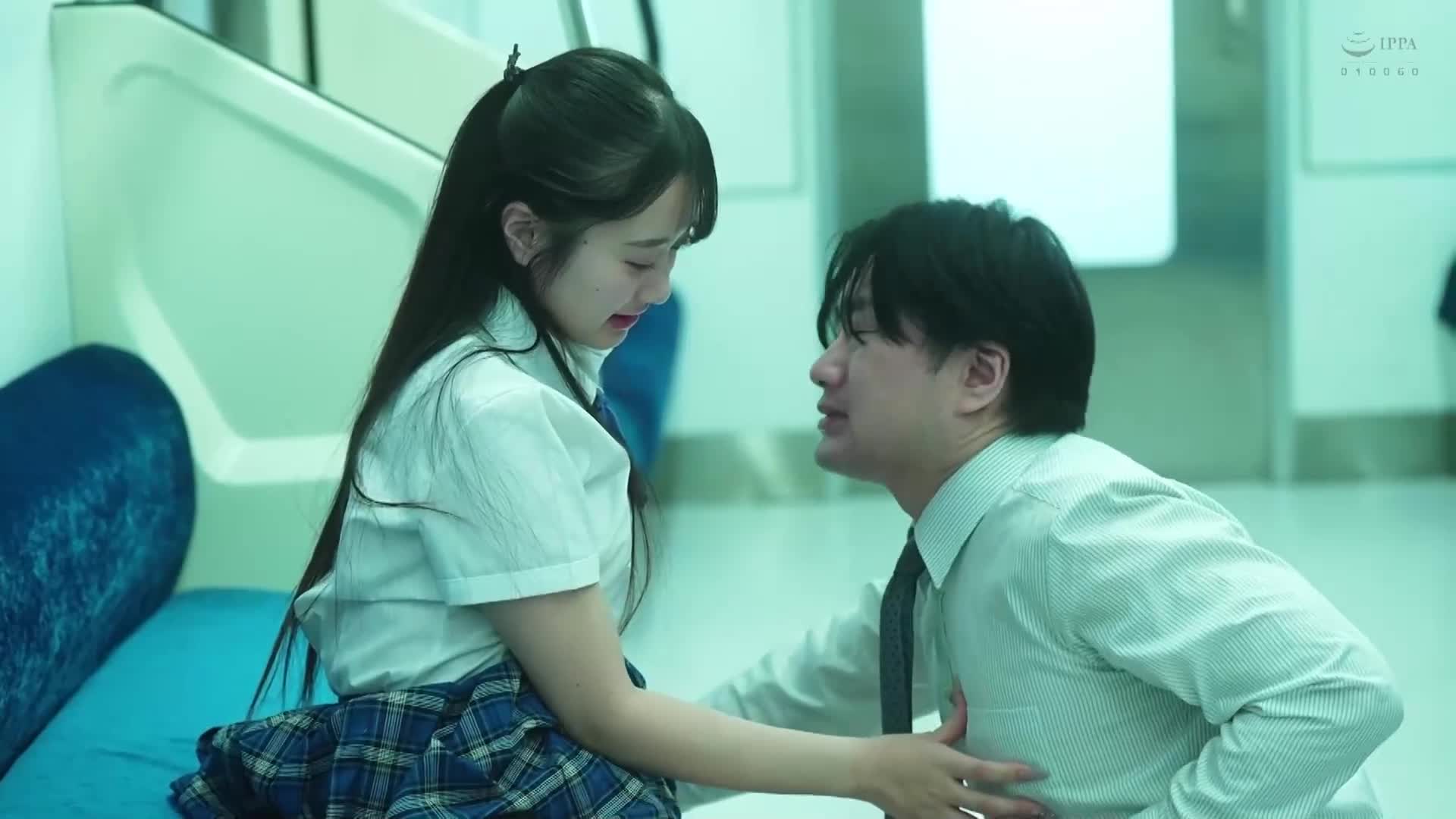 [AI解碼版]我完全落入了陷阱。一個我常在末班車上遇到的高中女生，假裝毫無防備，向我露出了內褲。當時車廂裡只有我們兩個人，我們一邊發出淫穢的聲音，一邊瘋狂地做愛，直到我們到達終點站。花守夏歩 - AV大平台 - 中文字幕，成人影片，AV，國產，線上看