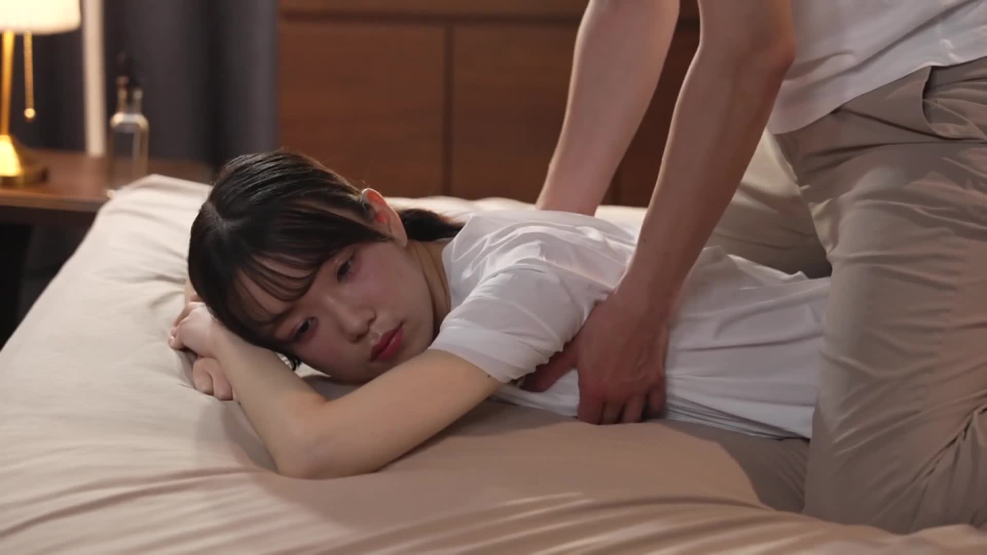 「纖瘦的J系少女在按摩體驗中性感開發，乳頭勃起，身體反應失禁，被玩具和3P玩弄達到巔峰後變成性廢人... （雌獸38）清宮奈奈」 - AV大平台 - 中文字幕，成人影片，AV，國產，線上看